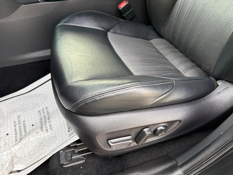 Used 2021 Toyota Venza XLE image 17