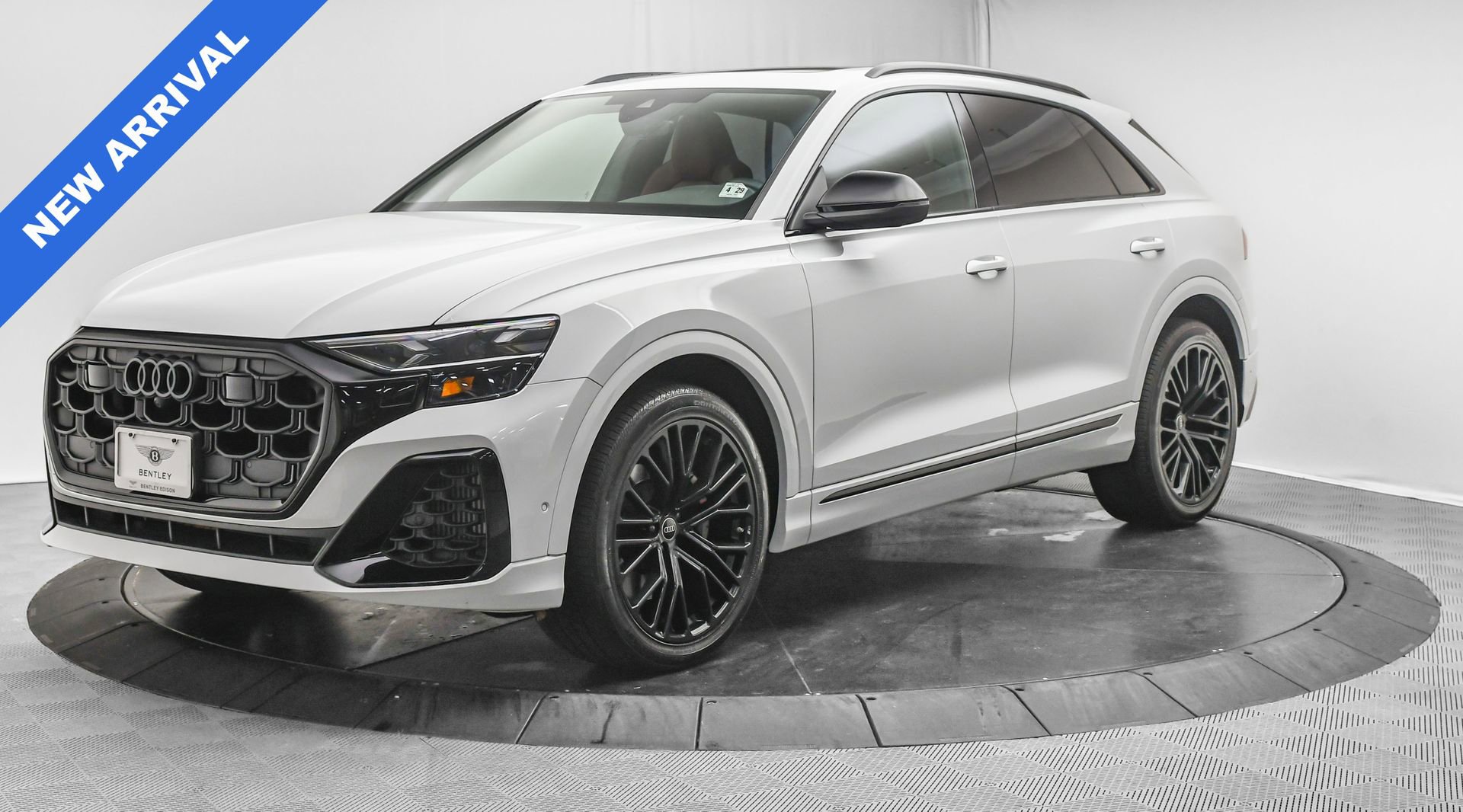 Used 2024 Audi SQ8 Premium Plus w/ Executive Package image 3