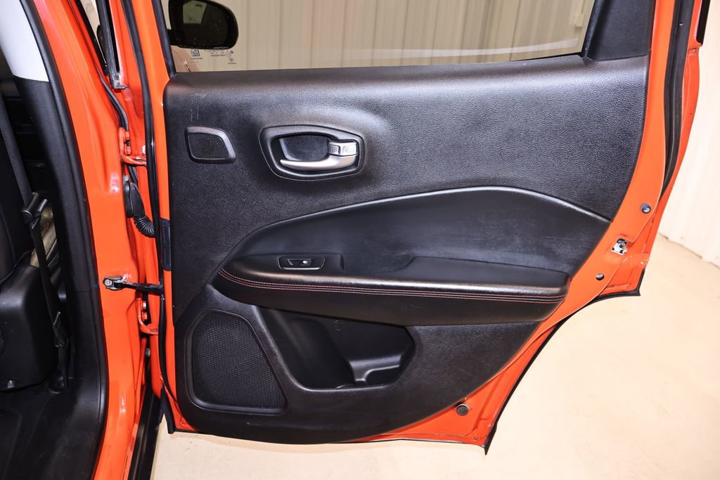 Used 2018 Jeep Compass Trailhawk w/ Navigation Group image 14