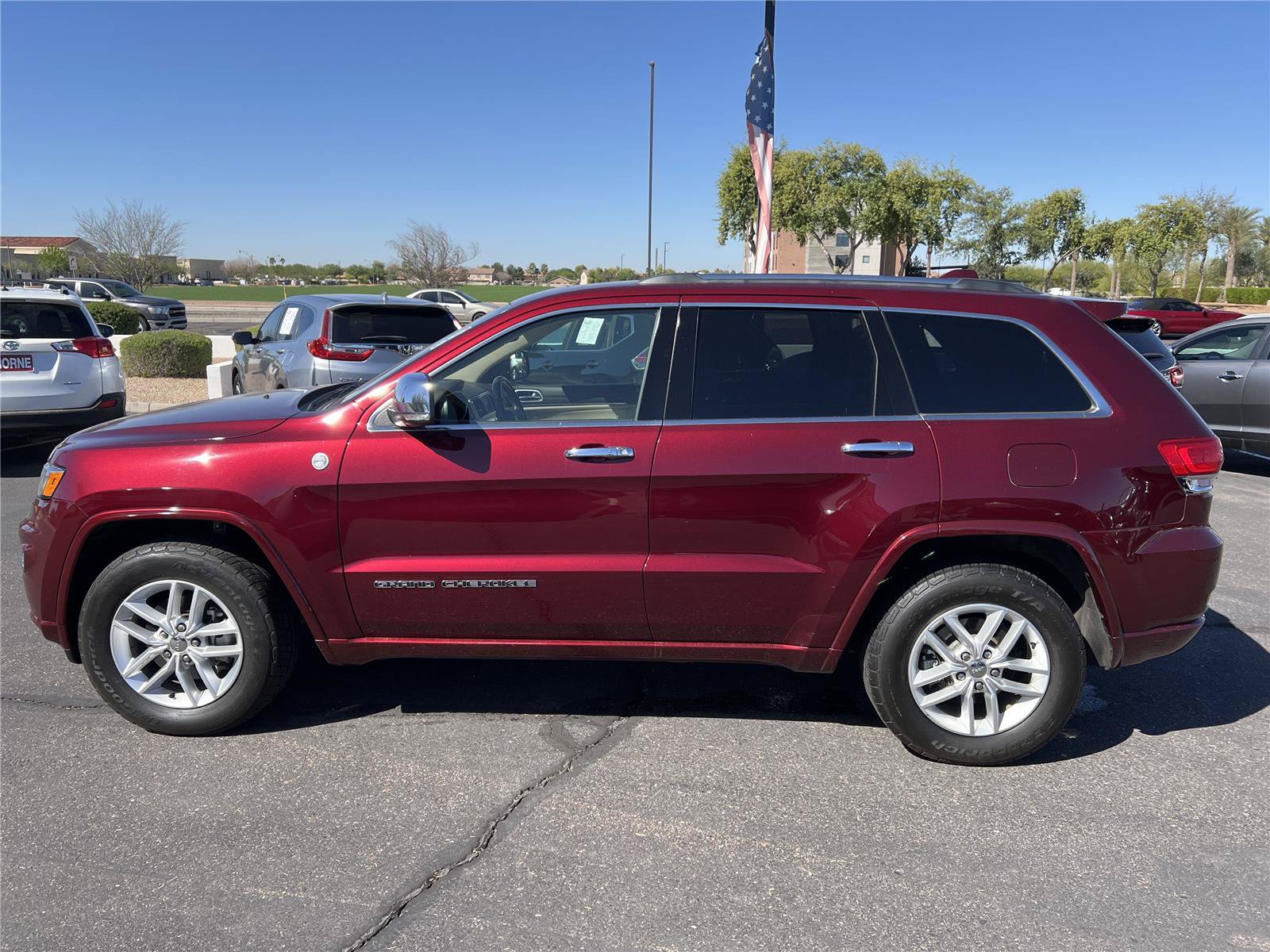 Used 2018 Jeep Grand Cherokee Overland AWD/4WD image 8