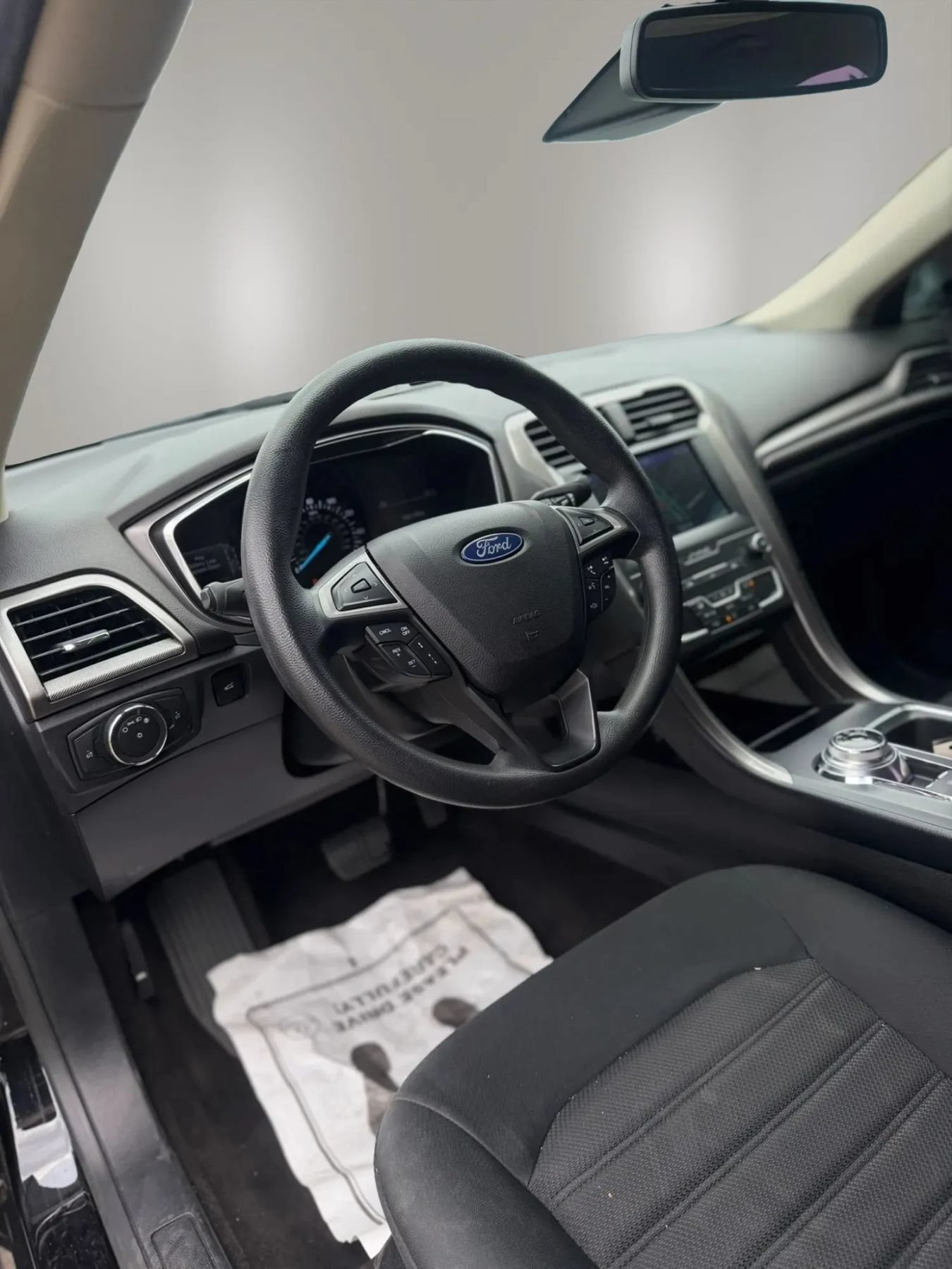 Used 2020 Ford Fusion SE FWD image 11