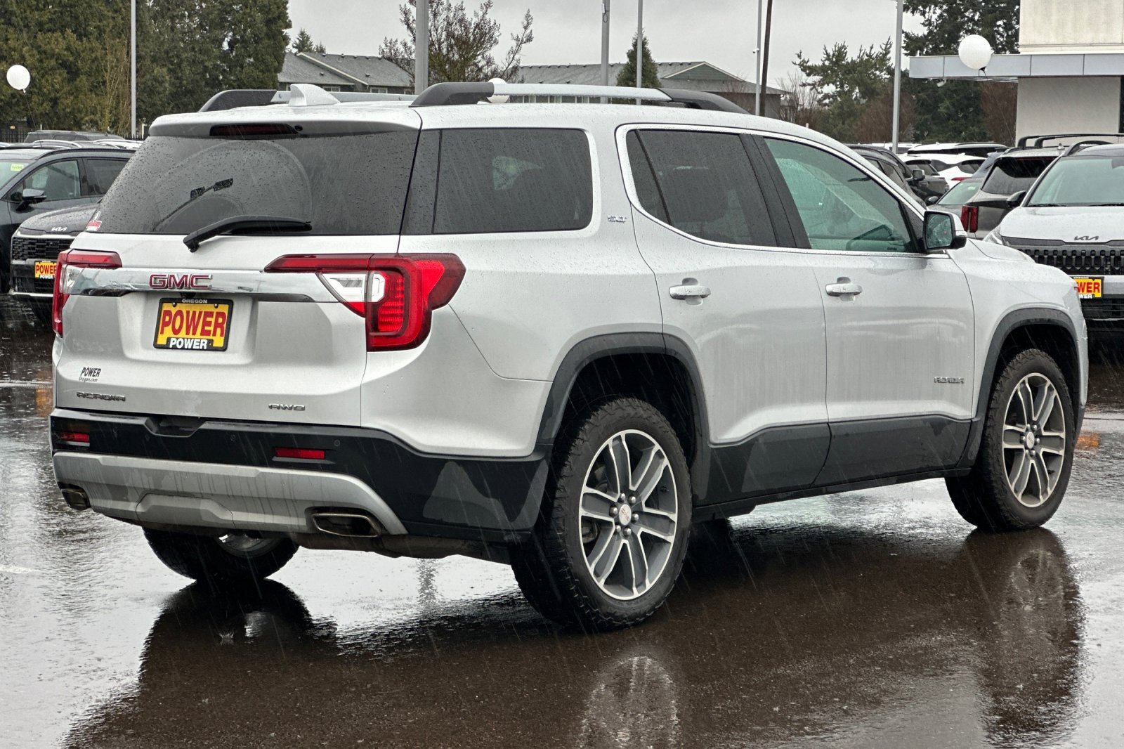 Used 2020 GMC Acadia SLT w/ Driver Alert Package II image 4