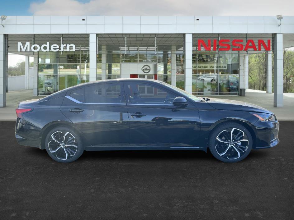 New 2025 Nissan Altima 2.5 SR image 4