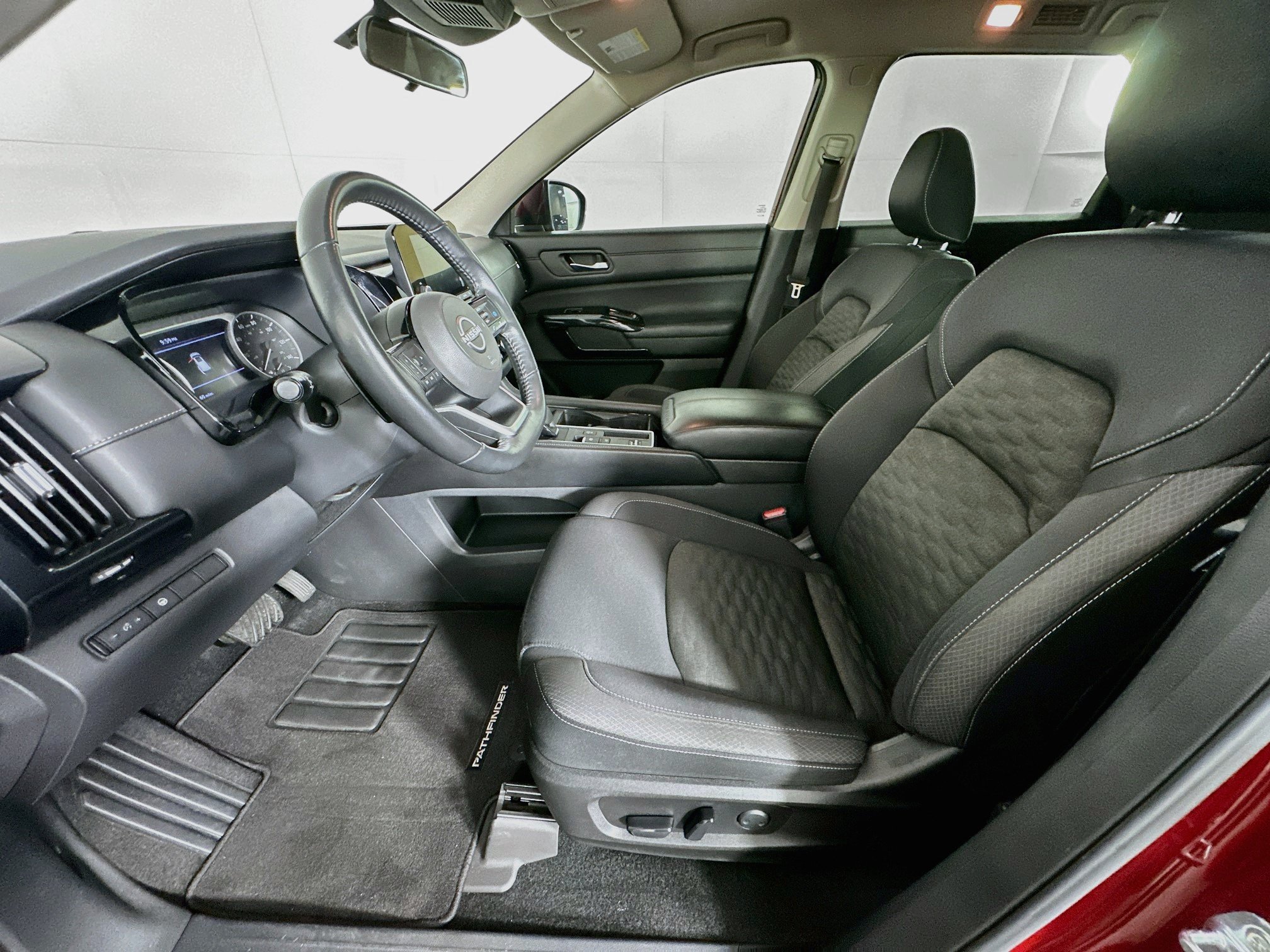 Used 2022 Nissan Pathfinder SV FWD image 13