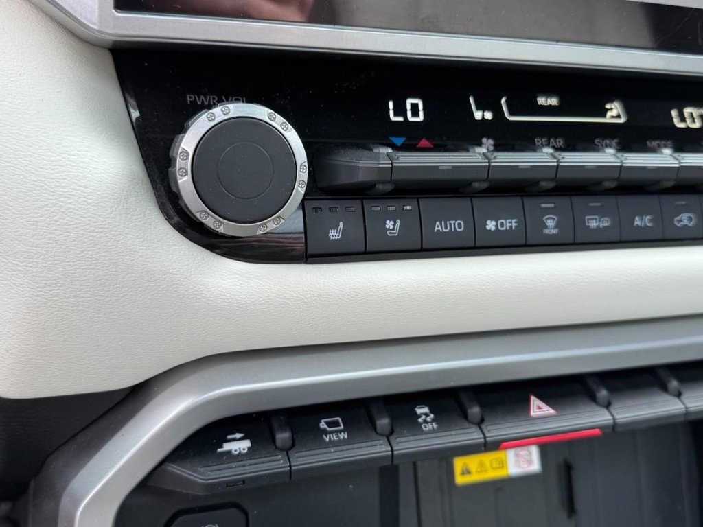 Used 2024 Toyota Sequoia Capstone image 22