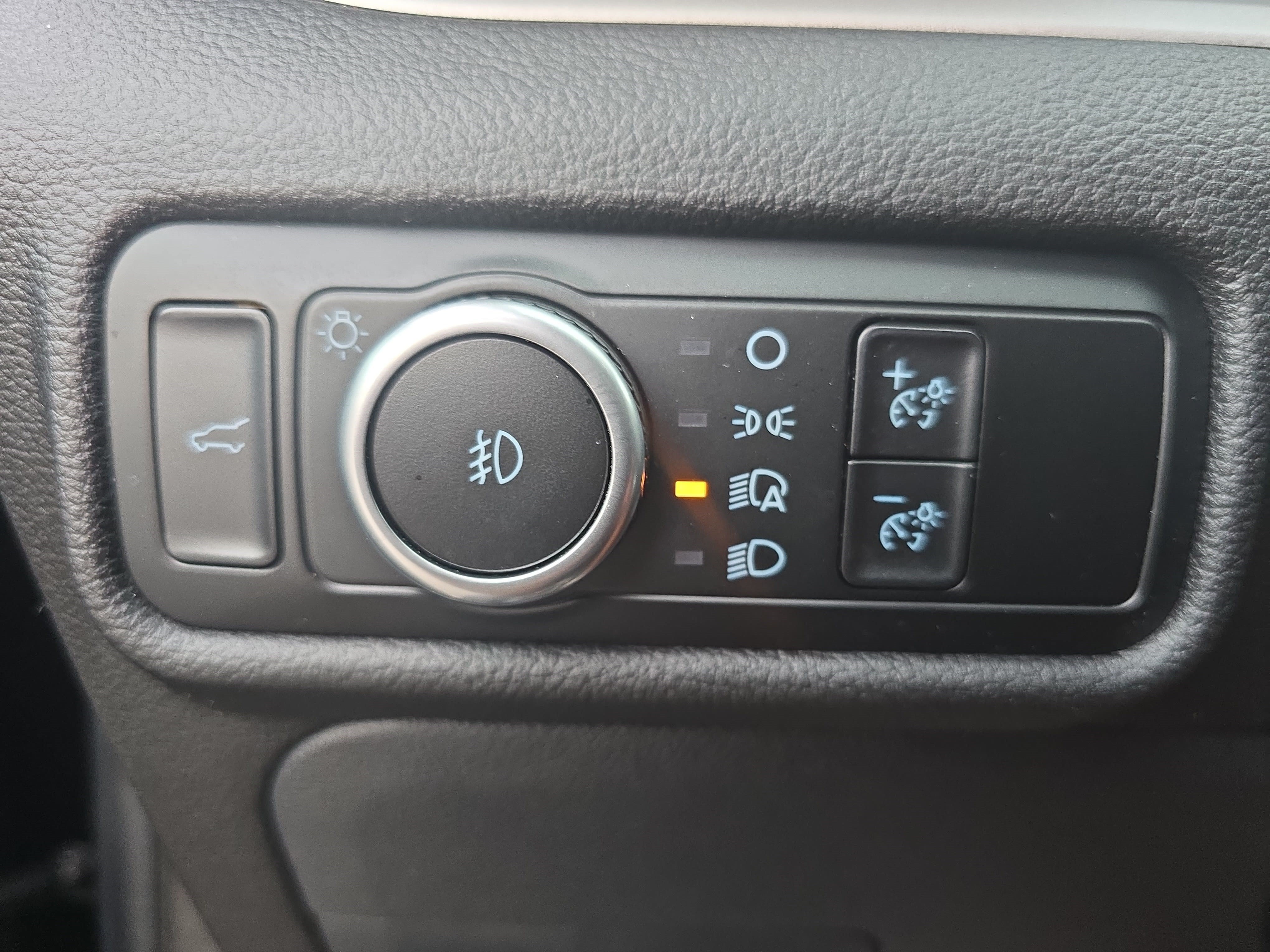 Used 2023 Ford Explorer XLT w/ Equipment Group 202A AWD/4WD image 25