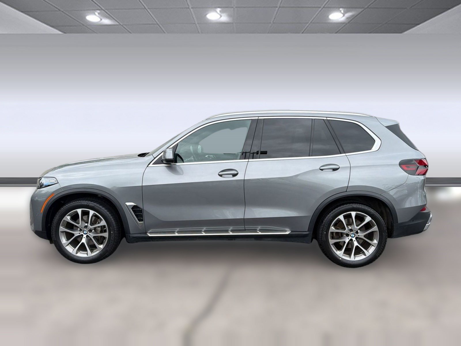 Certified 2026 BMW X5 xDrive40i w/ Climate Comfort Package AWD/4WD image 2