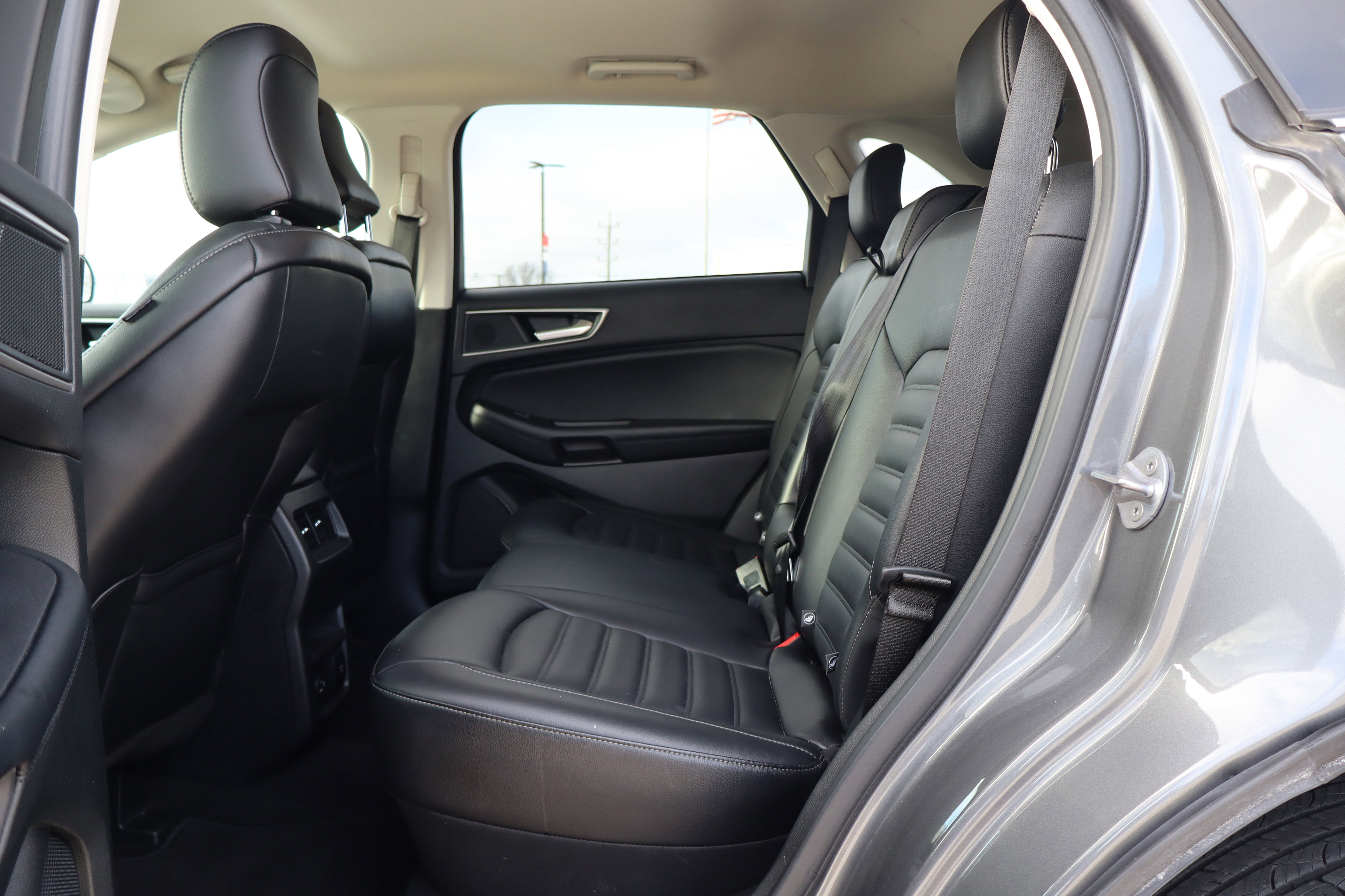 Used 2022 Ford Edge SEL w/ Convenience Package image 11