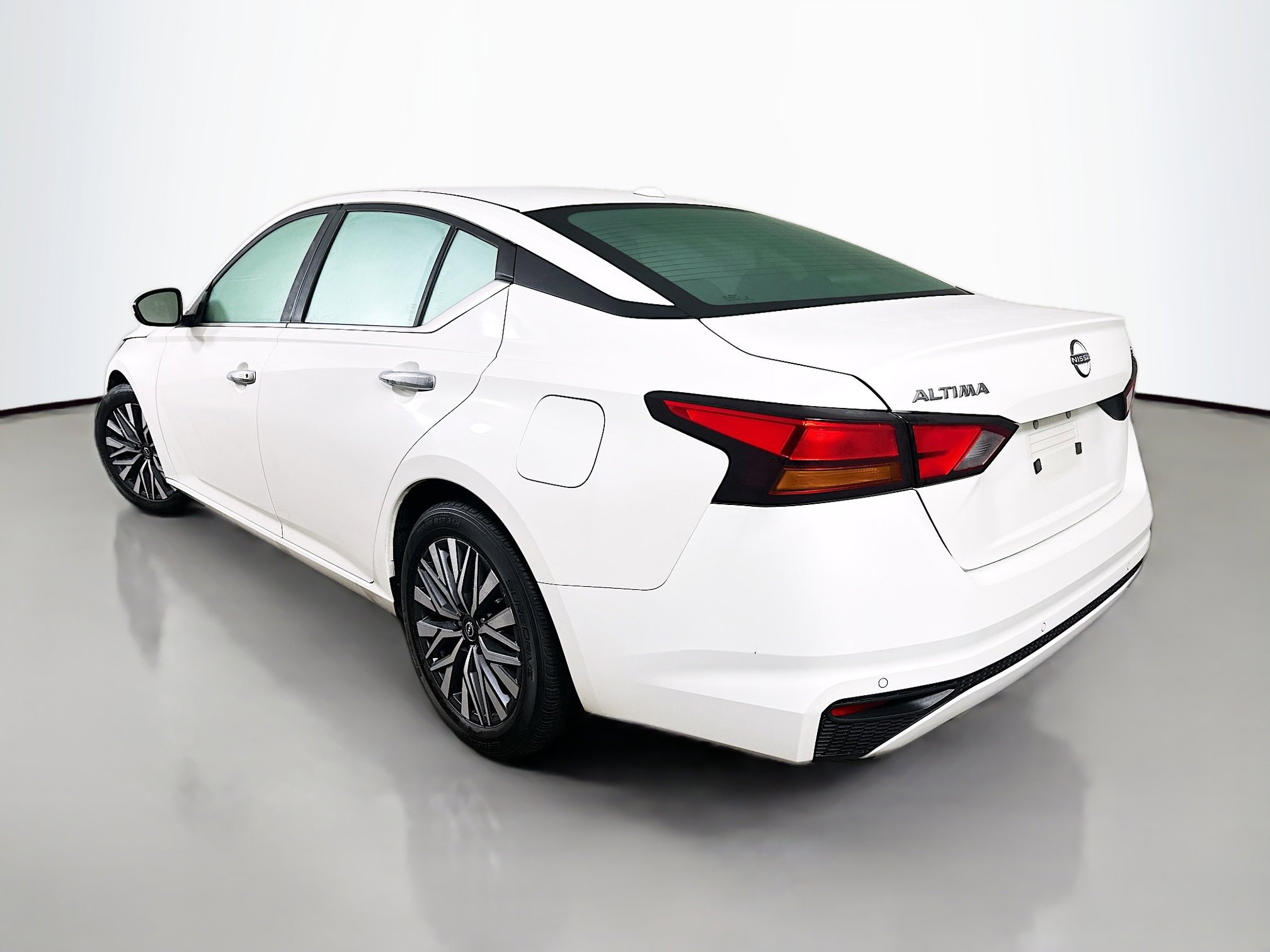 Used 2023 Nissan Altima 2.5 SV image 5