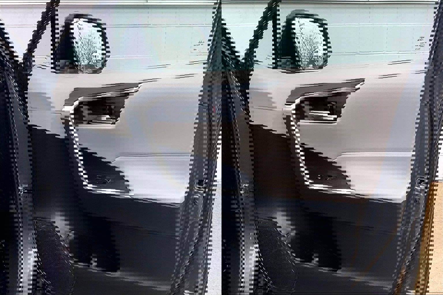 Used 2022 Toyota RAV4 XLE image 28