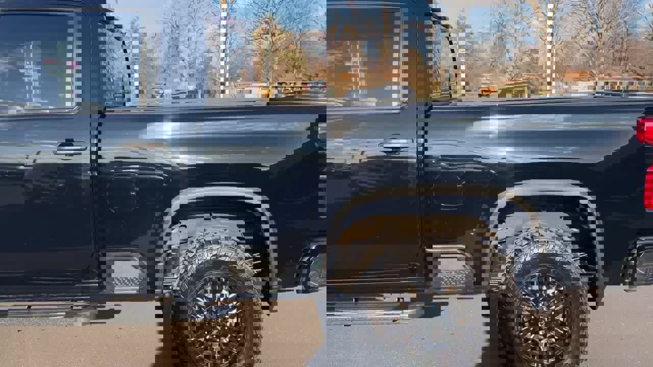 Used 2024 Chevrolet Silverado 2500 Custom w/ Custom Convenience Package image 3