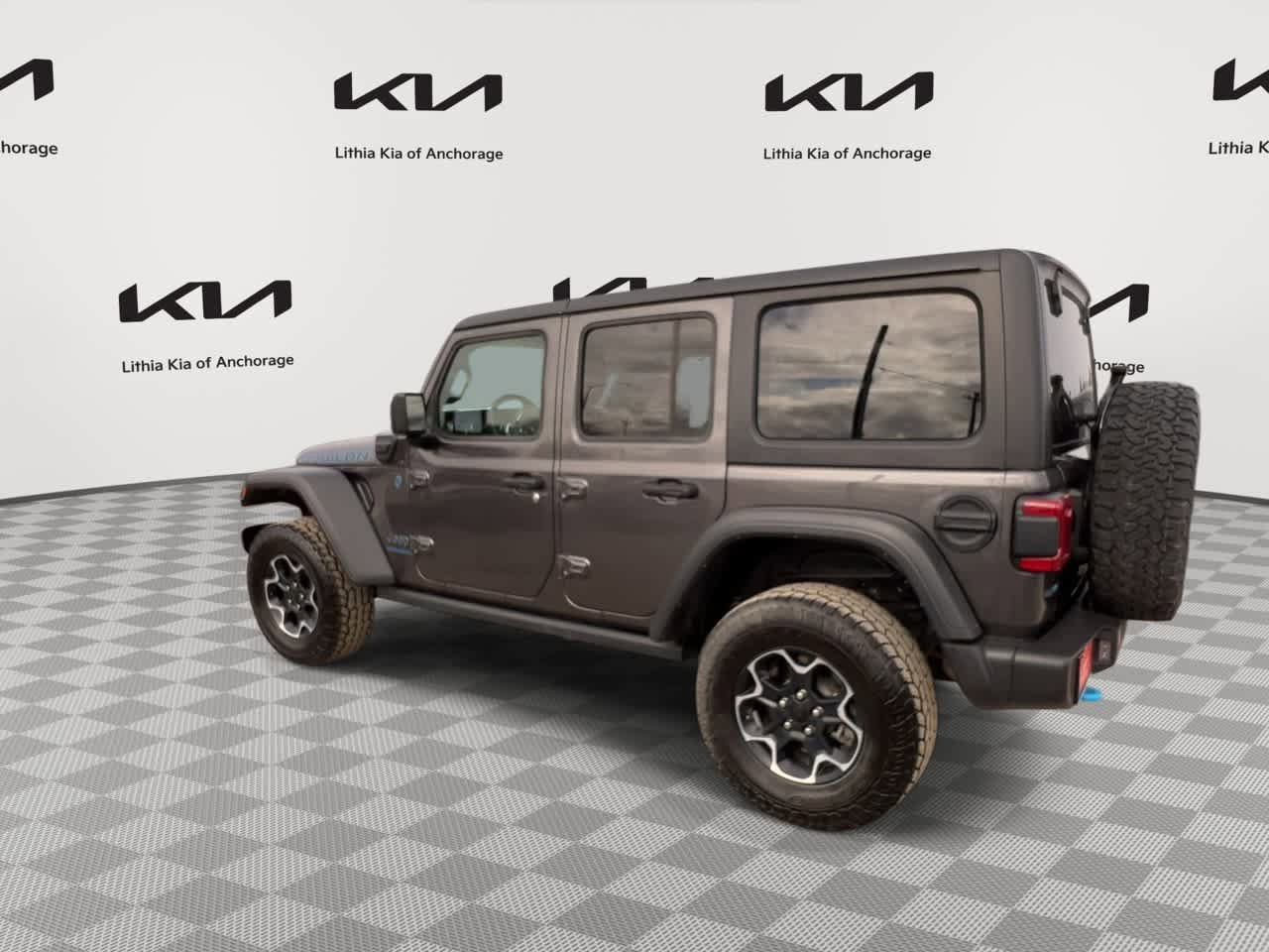 Used 2023 Jeep Wrangler Unlimited Rubicon 4xe w/ Cold Weather Group AWD/4WD image 7