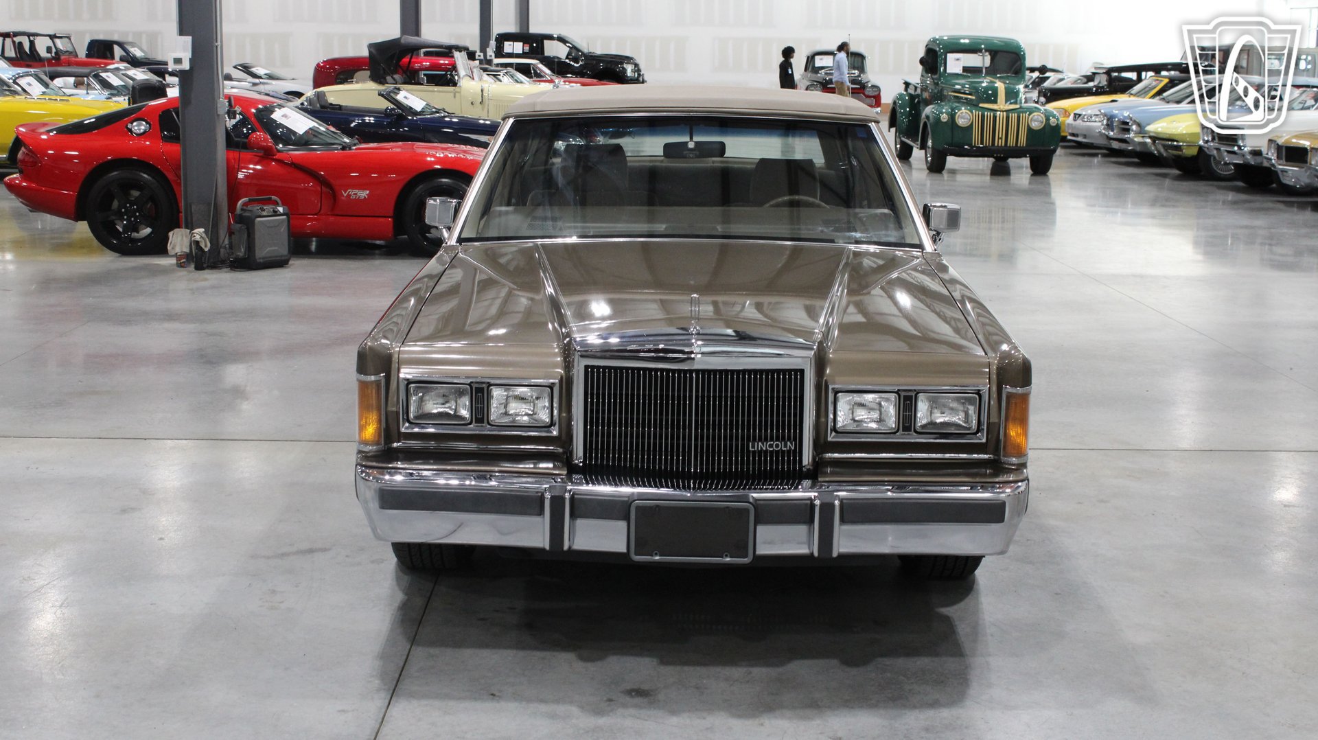 Used 1989 Lincoln Town Car RWD image 19