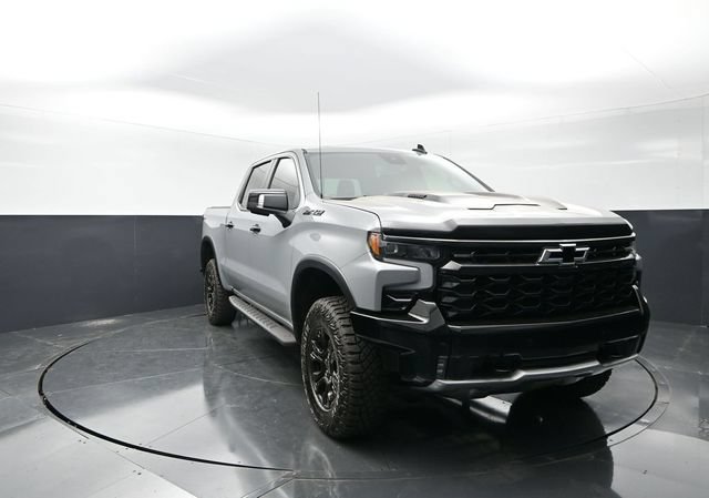 Used 2025 Chevrolet Silverado 1500 ZR2 w/ Dark Appearance Package AWD/4WD image 5