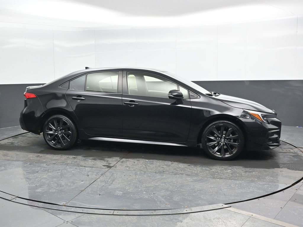 Used 2024 Toyota Corolla SE w/ SE Premium Package image 4