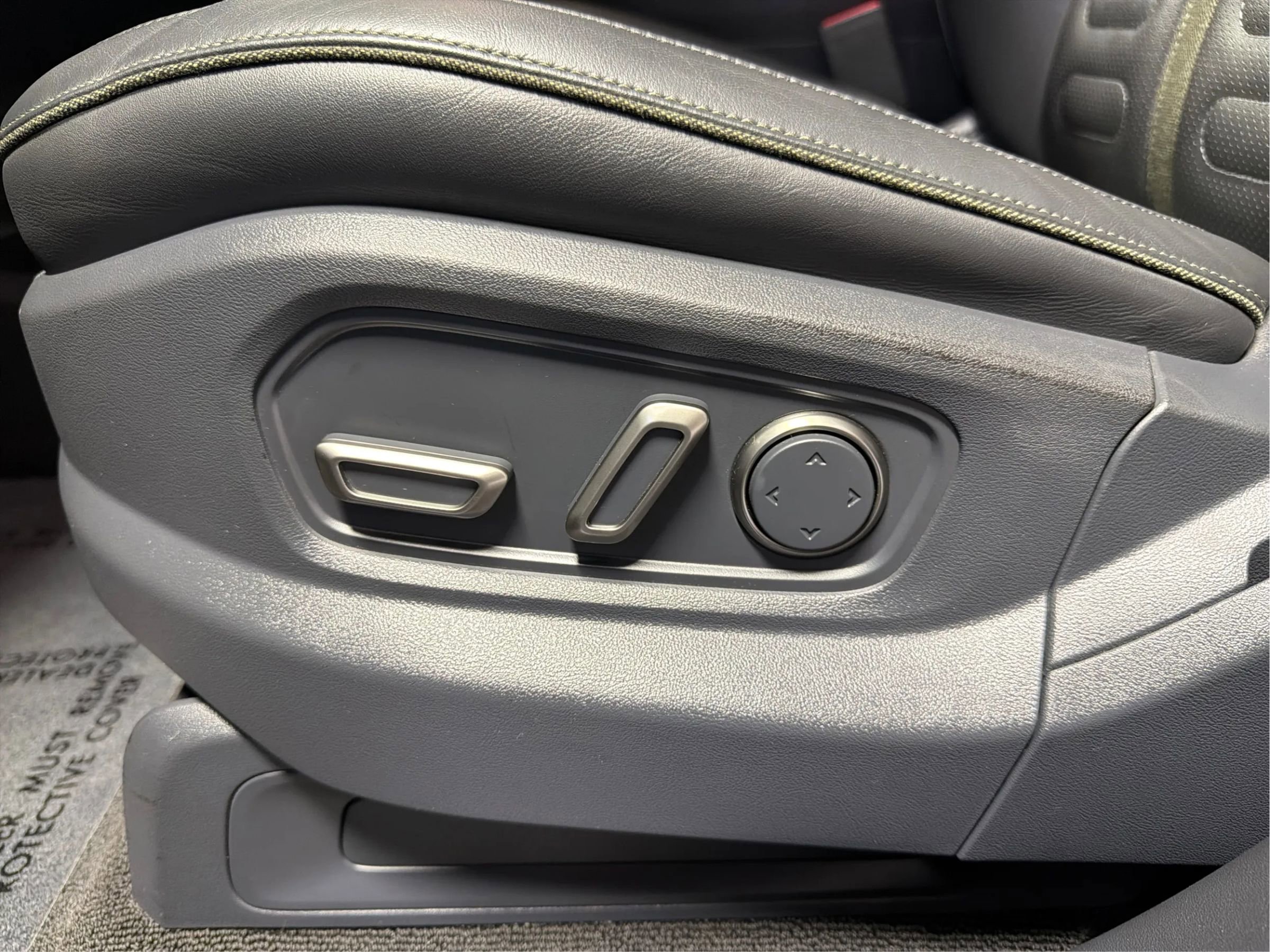 Used 2022 Rivian R1T Adventure image 16