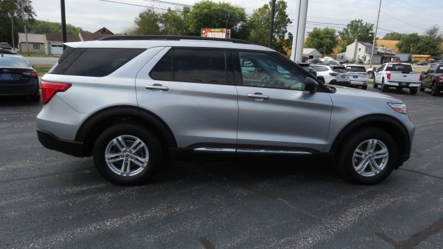 Certified 2022 Ford Explorer XLT w/ Equipment Group 202A image 9