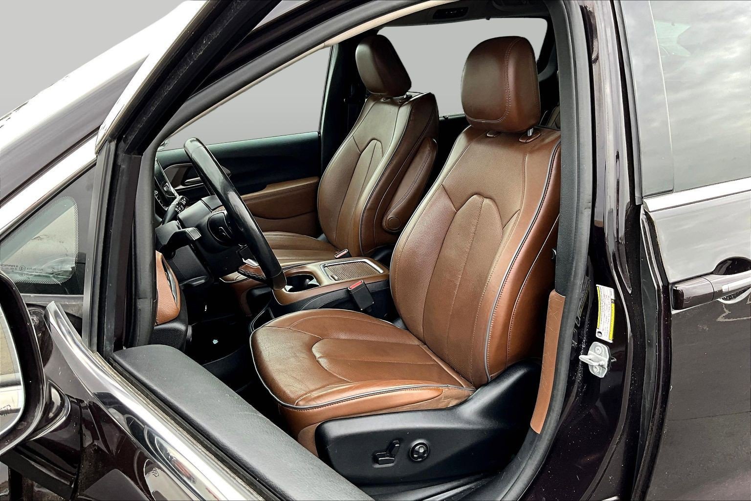 Used 2019 Chrysler Pacifica Limited w/ Advanced Safetytec Group FWD image 14