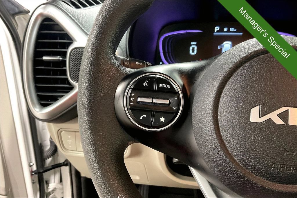 Used 2025 Kia Soul LX w/ LX Technology Package FWD image 23