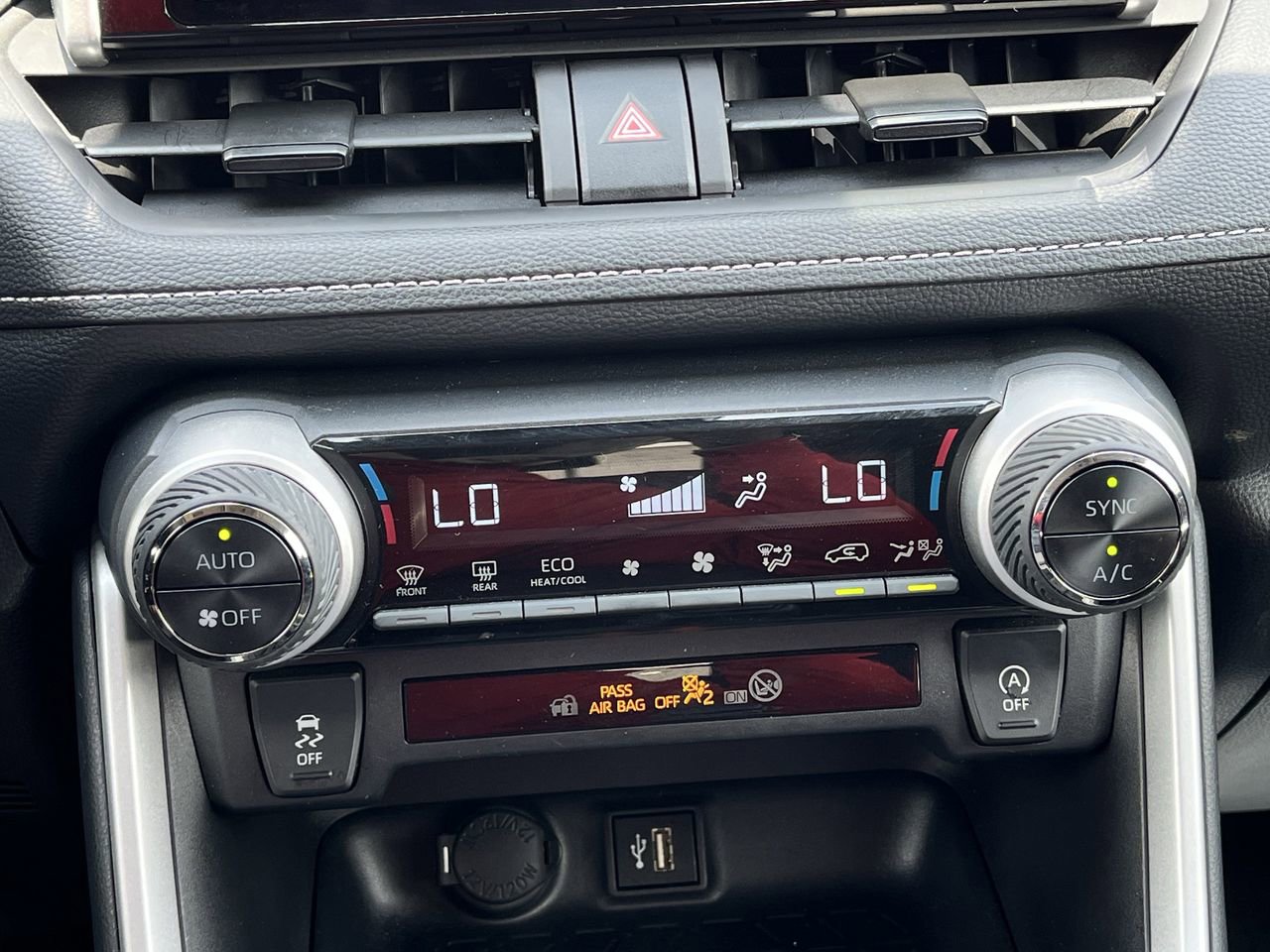 Used 2025 Toyota RAV4 XLE AWD/4WD image 18