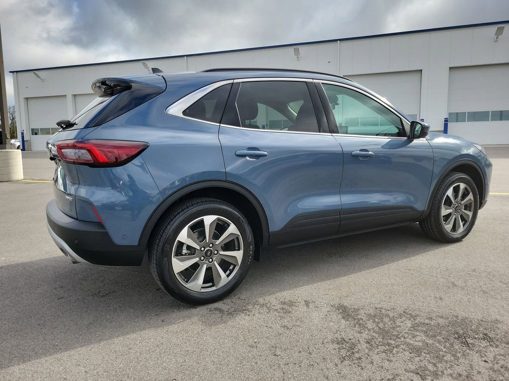 Used 2024 Ford Escape Platinum w/ Premium Technology Package AWD/4WD image 4