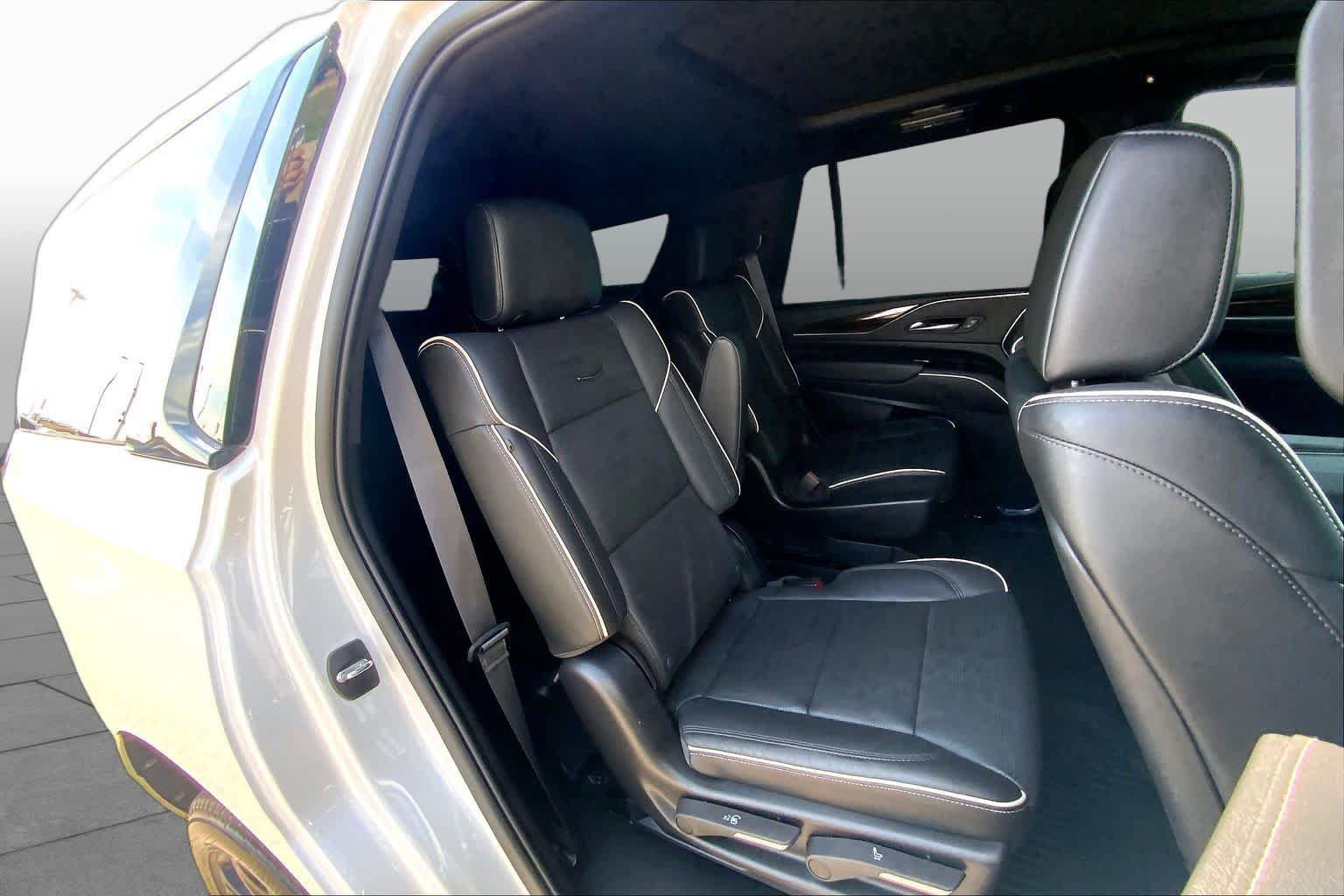 Used 2023 Cadillac Escalade Premium Luxury w/ LPO, Radiant Package AWD/4WD image 20