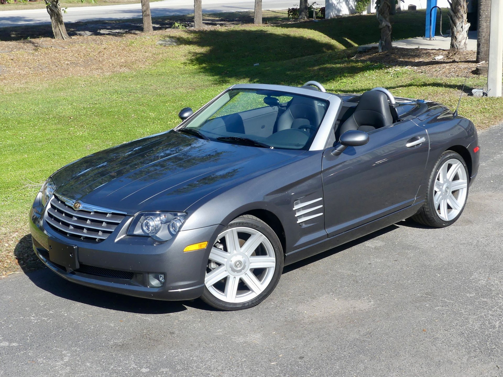 Used 2005 Chrysler Crossfire Limited RWD image 13