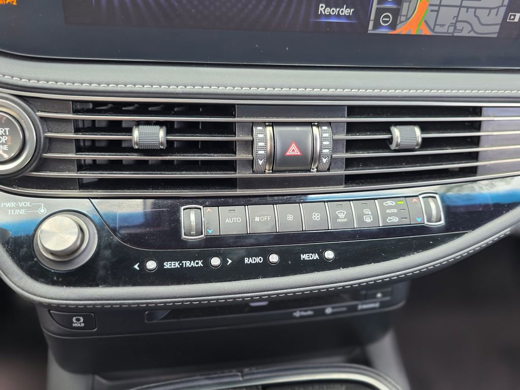 Used 2021 Lexus LS 500 w/ Accessory Package (Z1) RWD image 31