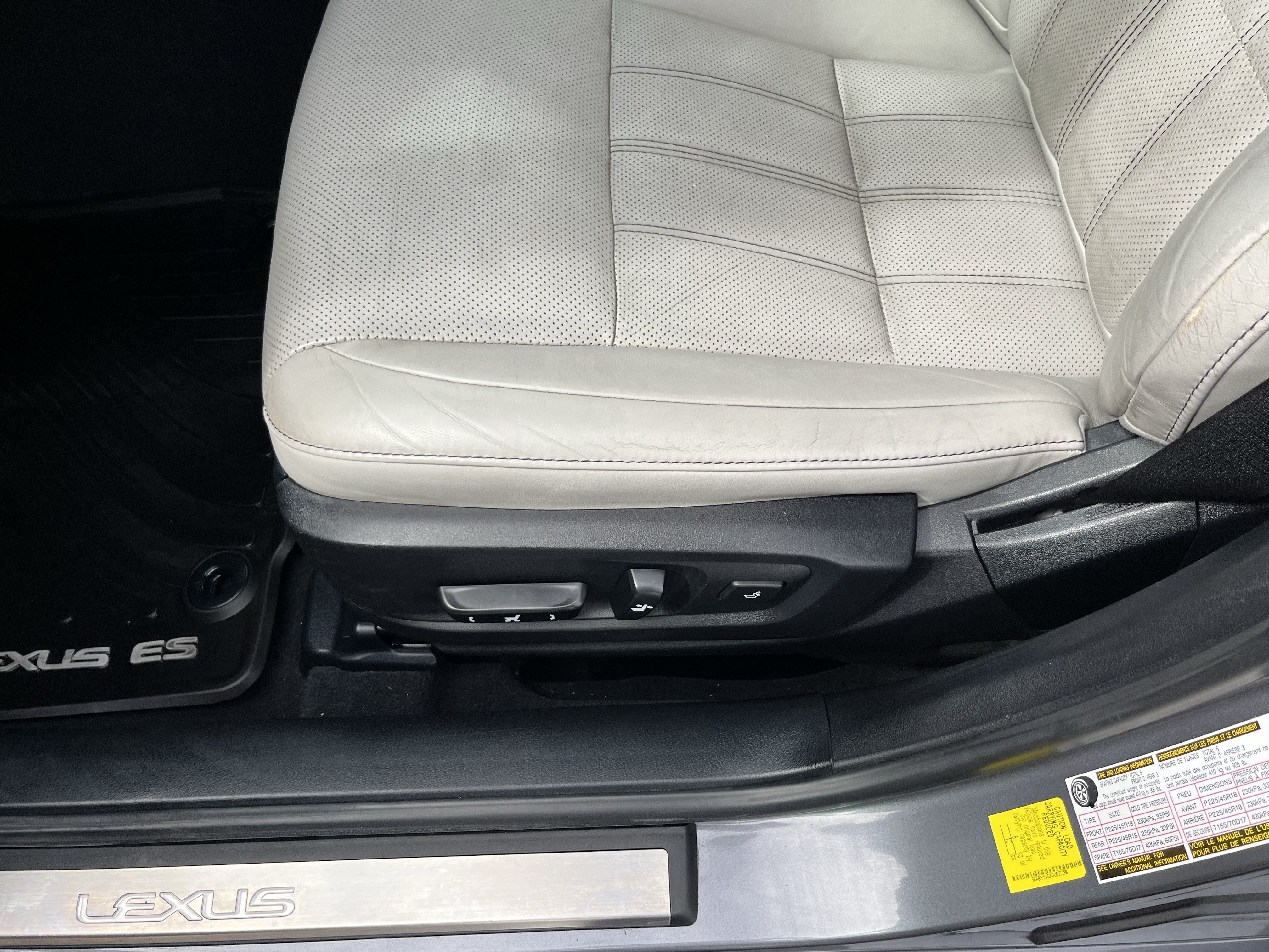 Used 2016 Lexus ES 350 w/ Luxury Package w/Wood Trim FWD image 18