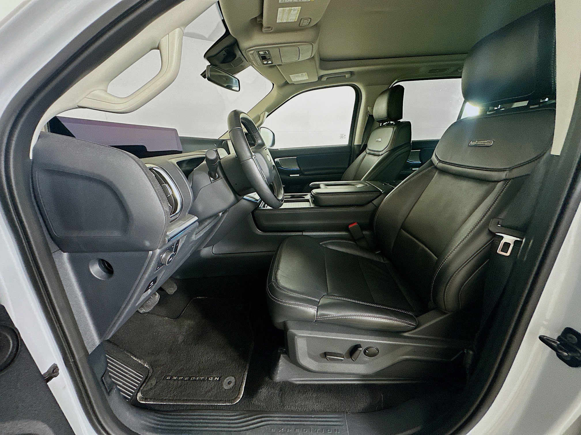 Used 2025 Ford Expedition Platinum AWD/4WD image 13