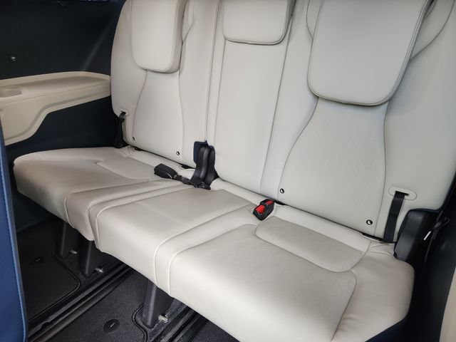 Used 2026 Kia Carnival EX FWD image 32