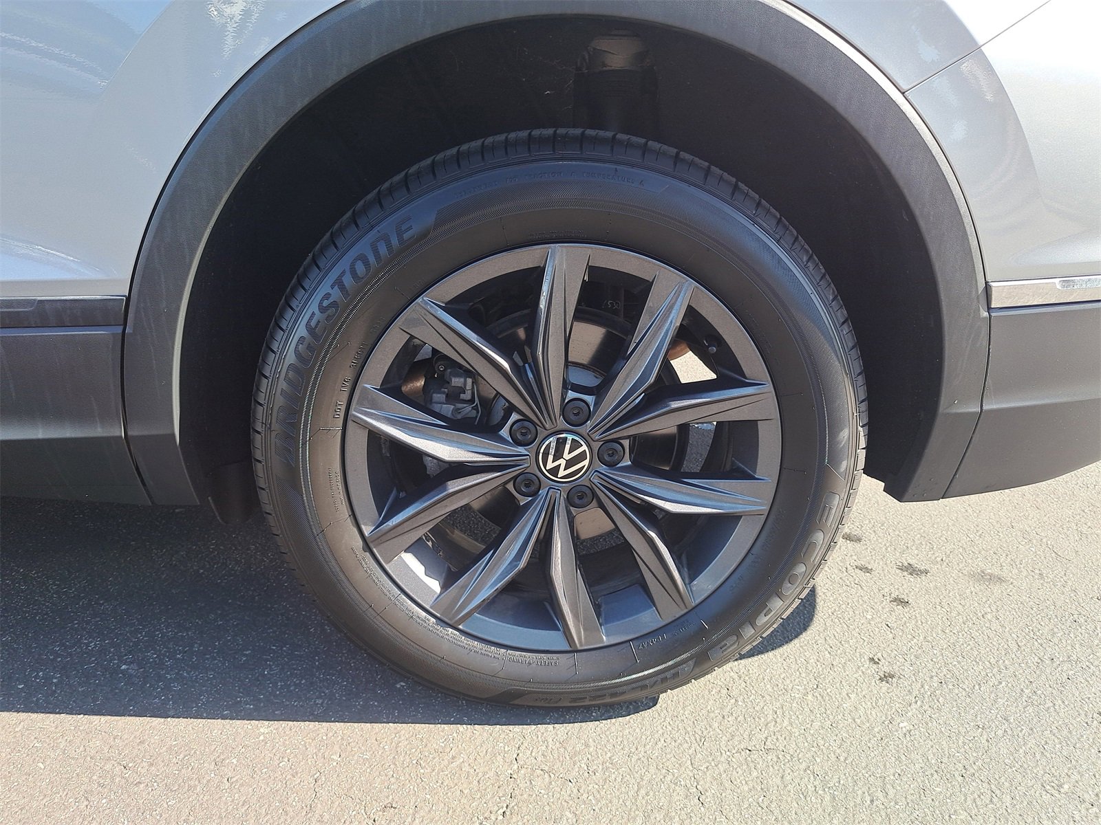 Used 2022 Volkswagen Tiguan SE image 38