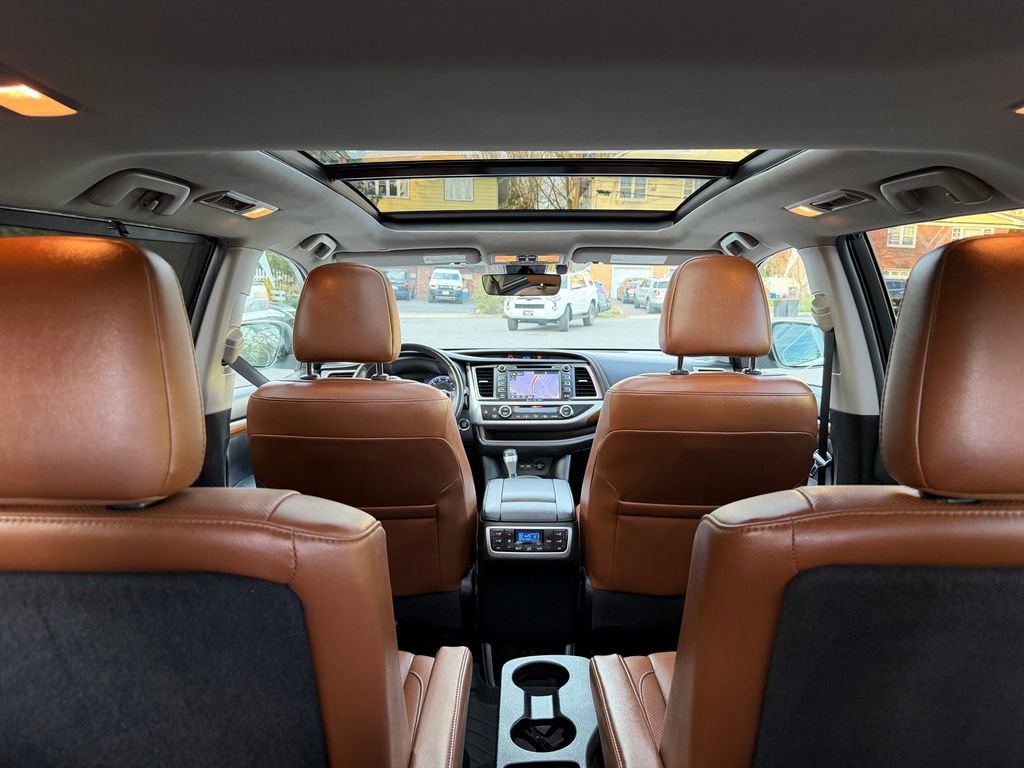 Used 2019 Toyota Highlander Limited Platinum AWD/4WD image 32