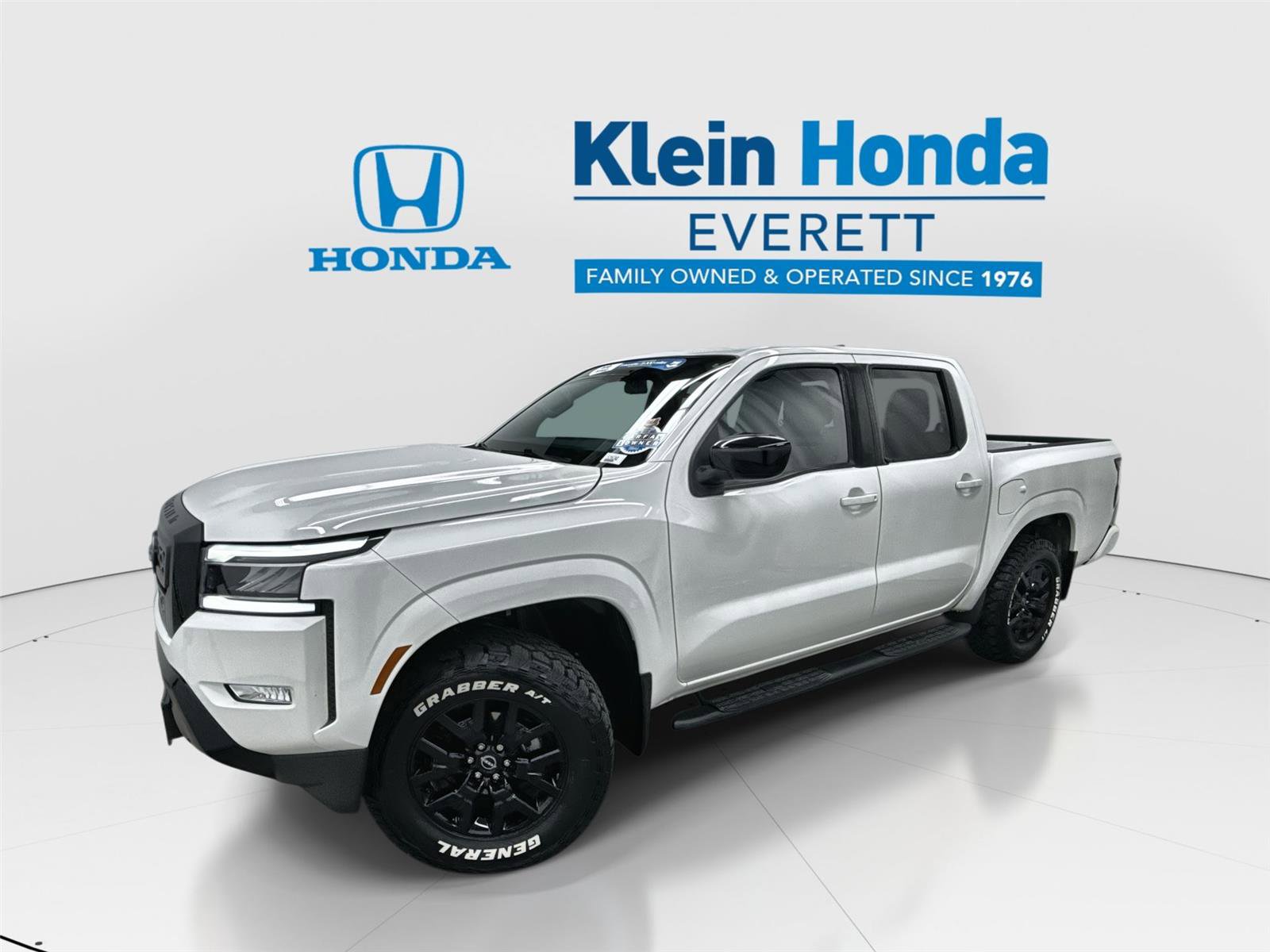 Used 2023 Nissan Frontier SV w/ Midnight Edition Package AWD/4WD image 1