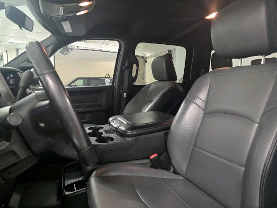 Used 2022 RAM 2500 Tradesman w/ Chrome Appearance Group AWD/4WD image 13