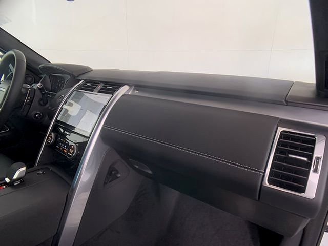 Certified 2025 Land Rover Discovery Dynamic SE image 39