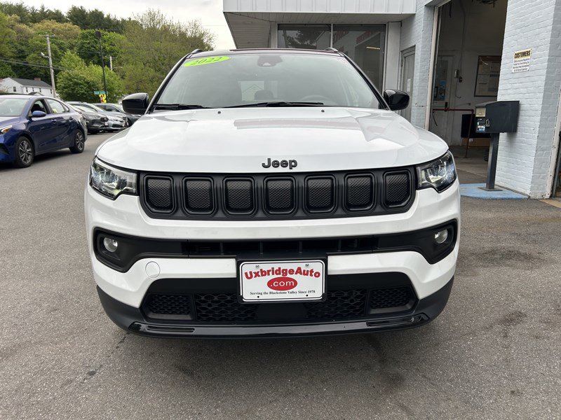 Used 2022 Jeep Compass Latitude w/ Sun and Sound Group AWD/4WD image 3