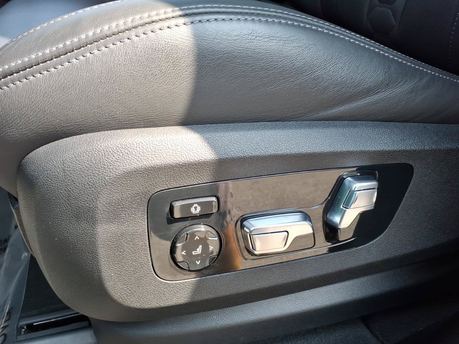 Used 2024 BMW X5 M Competition w/ Executive Package AWD/4WD image 25
