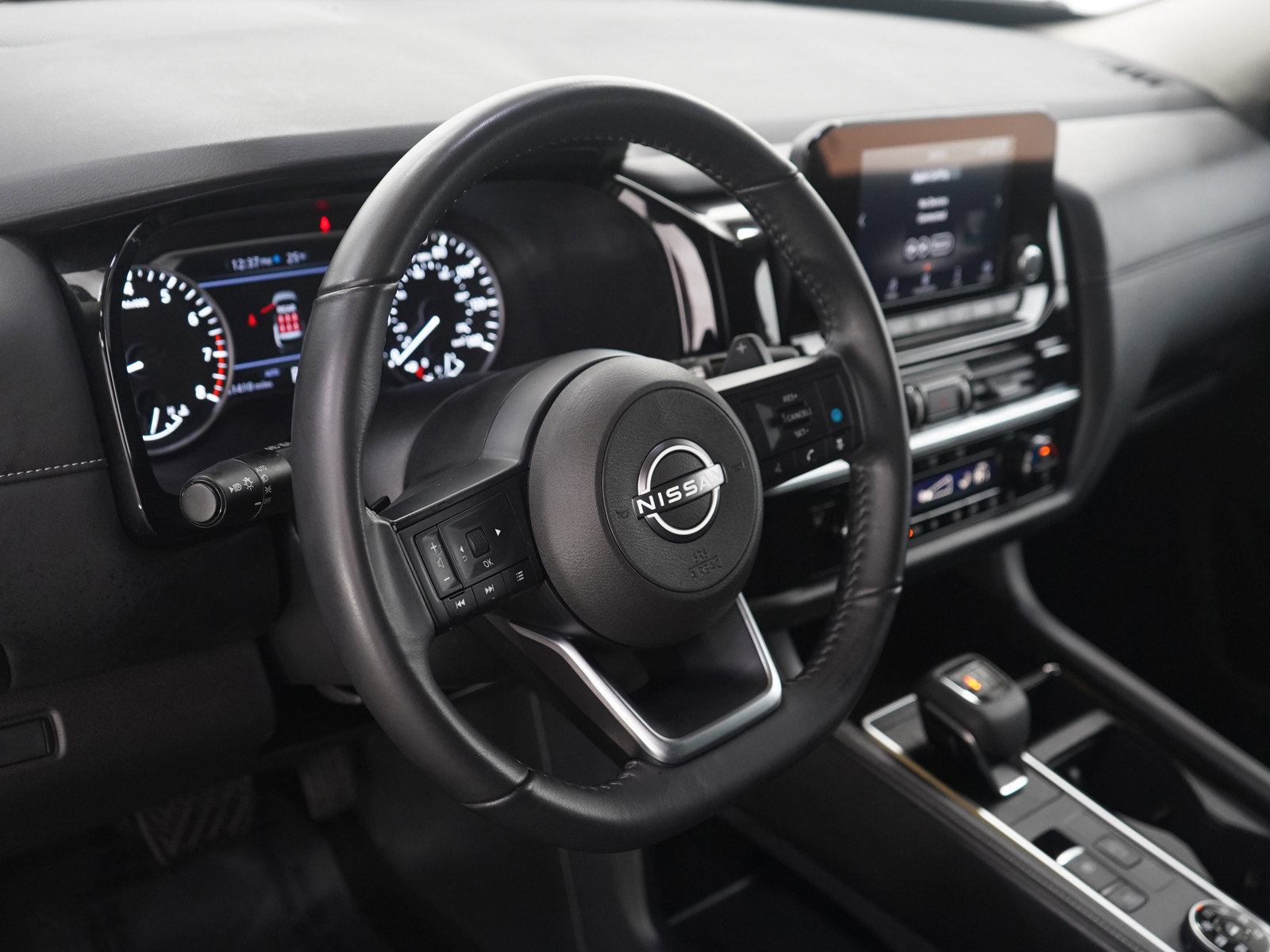 Used 2024 Nissan Pathfinder SV image 21