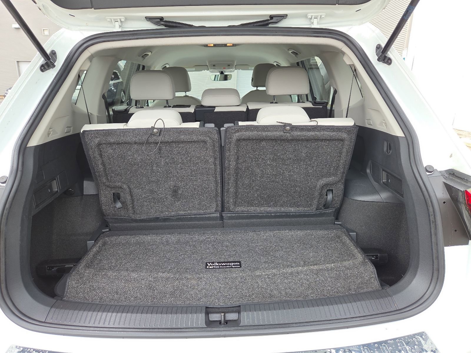 Used 2021 Volkswagen Tiguan SE FWD image 11