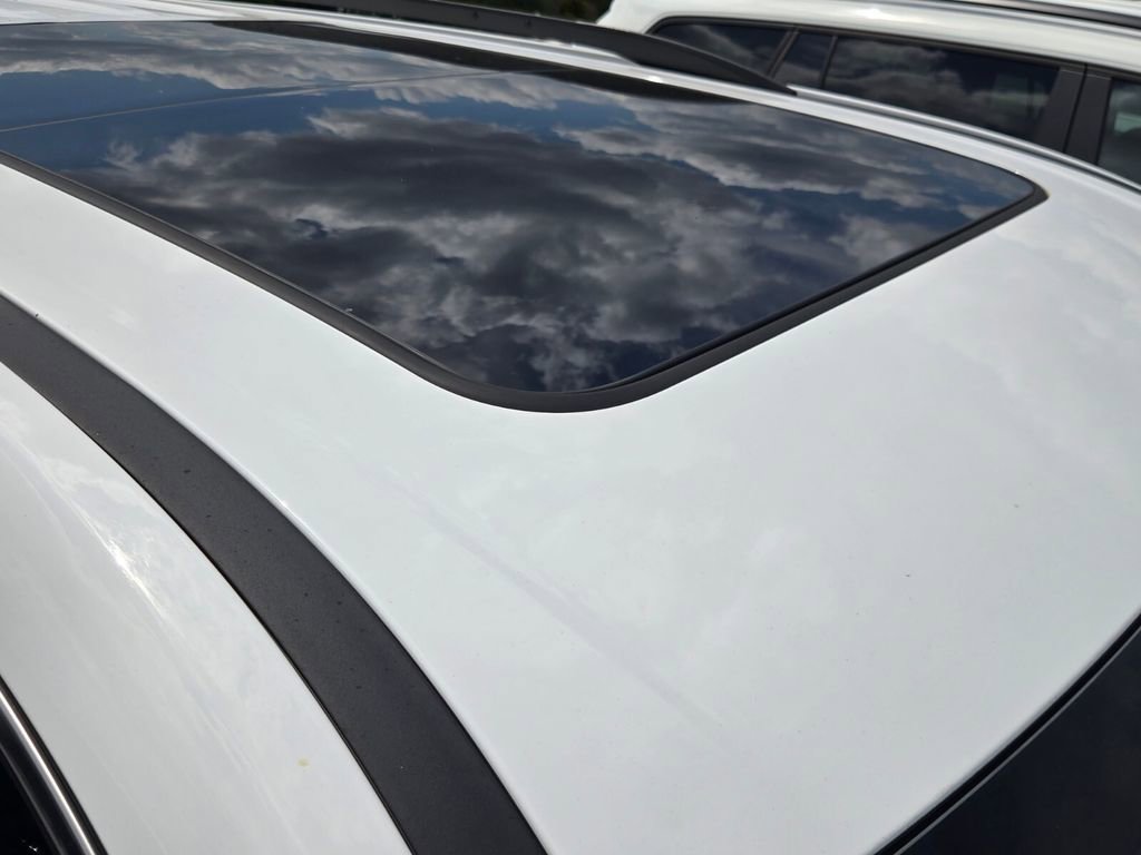 Used 2025 Chevrolet Traverse LT w/ Sun and Wheel Package FWD image 11