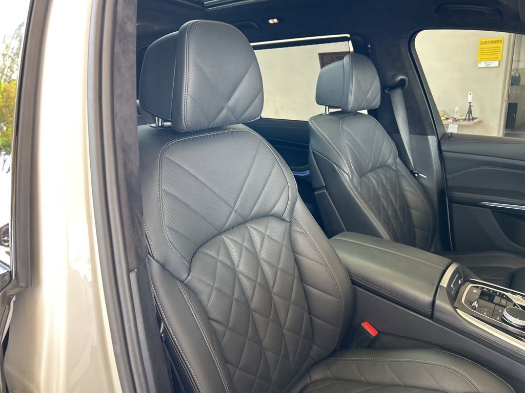 Used 2024 BMW X7 xDrive40i w/ M Sport Package image 23