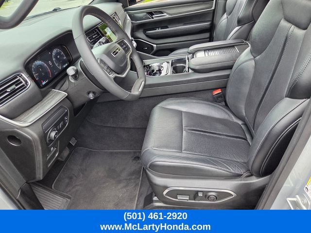 Used 2024 Jeep Wagoneer Series II w/ Flexible Seating Group RWD image 9