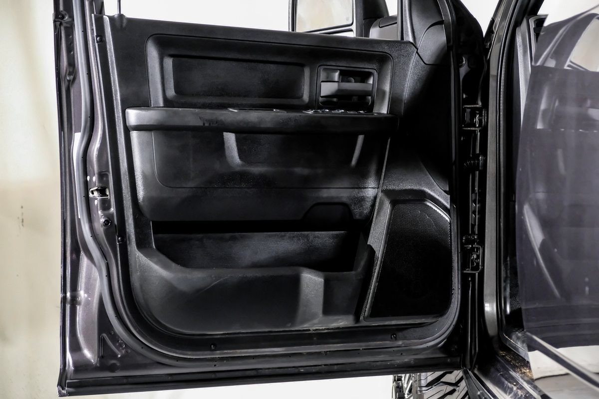Used 2024 RAM 3500 Tradesman w/ Chrome Appearance Group AWD/4WD image 33