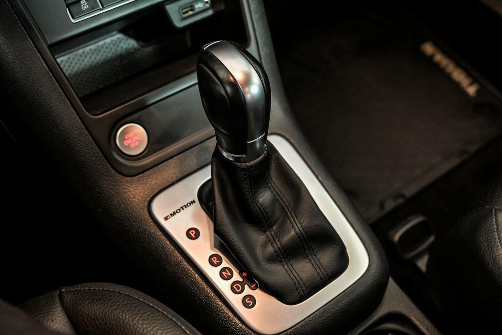 Used 2017 Volkswagen Tiguan S image 21