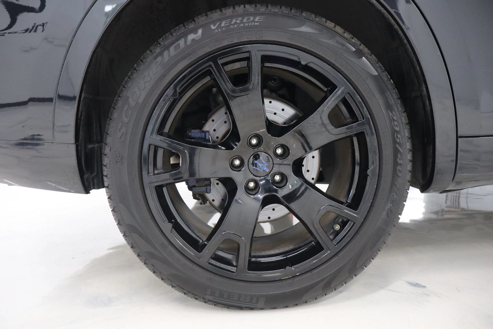 Used 2017 Maserati Levante S AWD/4WD image 11