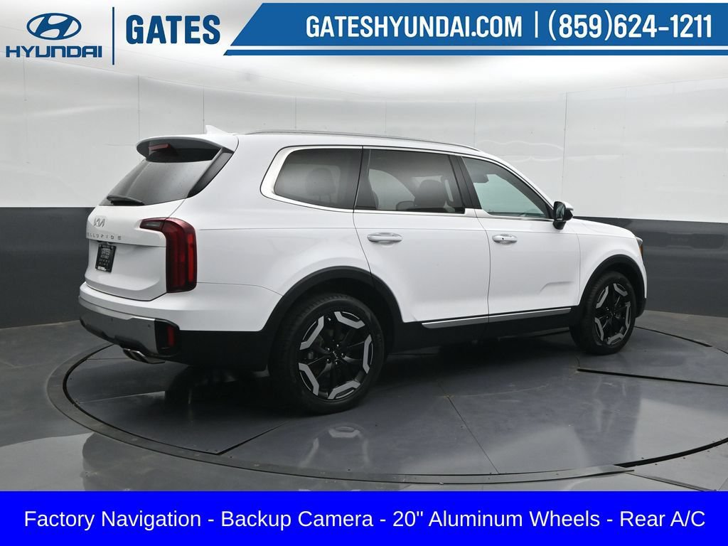 Used 2024 Kia Telluride S w/ S Sunroof Package FWD image 2