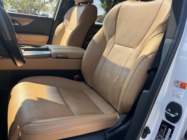 Used 2025 Lexus LX 600 4WD w/ Accessory Package (2T) image 33