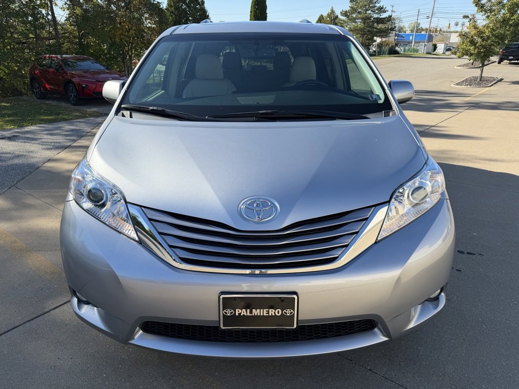 Used 2017 Toyota Sienna XLE image 8