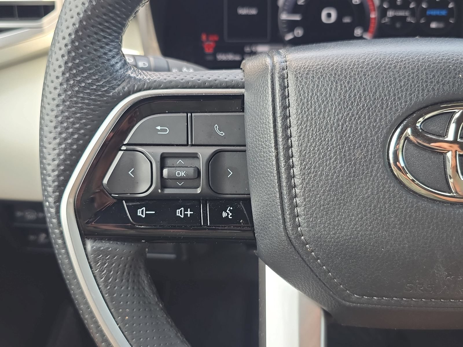 Used 2024 Toyota Sequoia Capstone AWD/4WD image 14